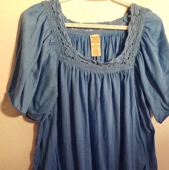 Shirt - Picture 1 of 5